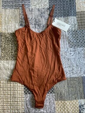 THE KIT - Cinnamon Brown Scoop Neck Bodysuit